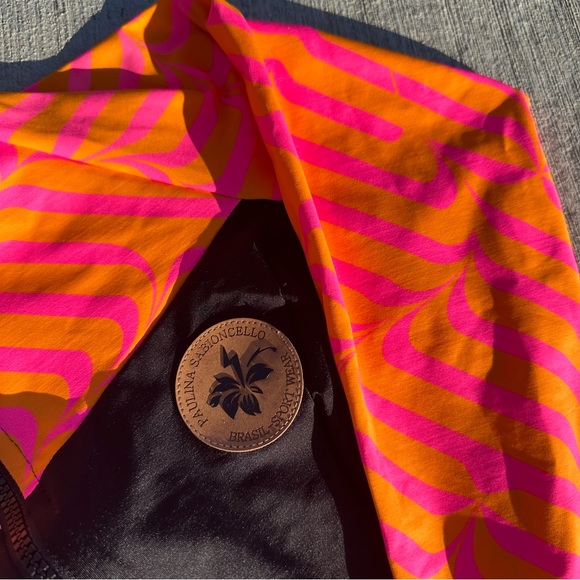 New gorgeous long sleeve swimsuit front zip - Picture 4 of 10